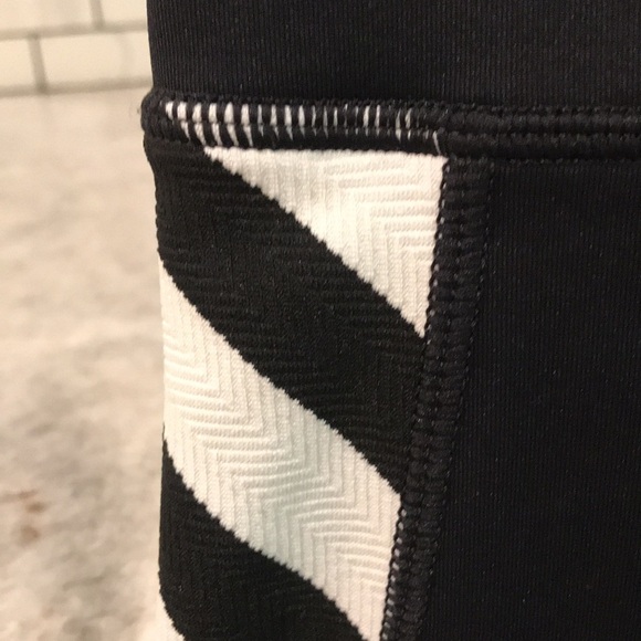 Vimmia Bumble Panel Crop Leggings Womens Size XS Black White Made in USA Yoga - Picture 2 of 12